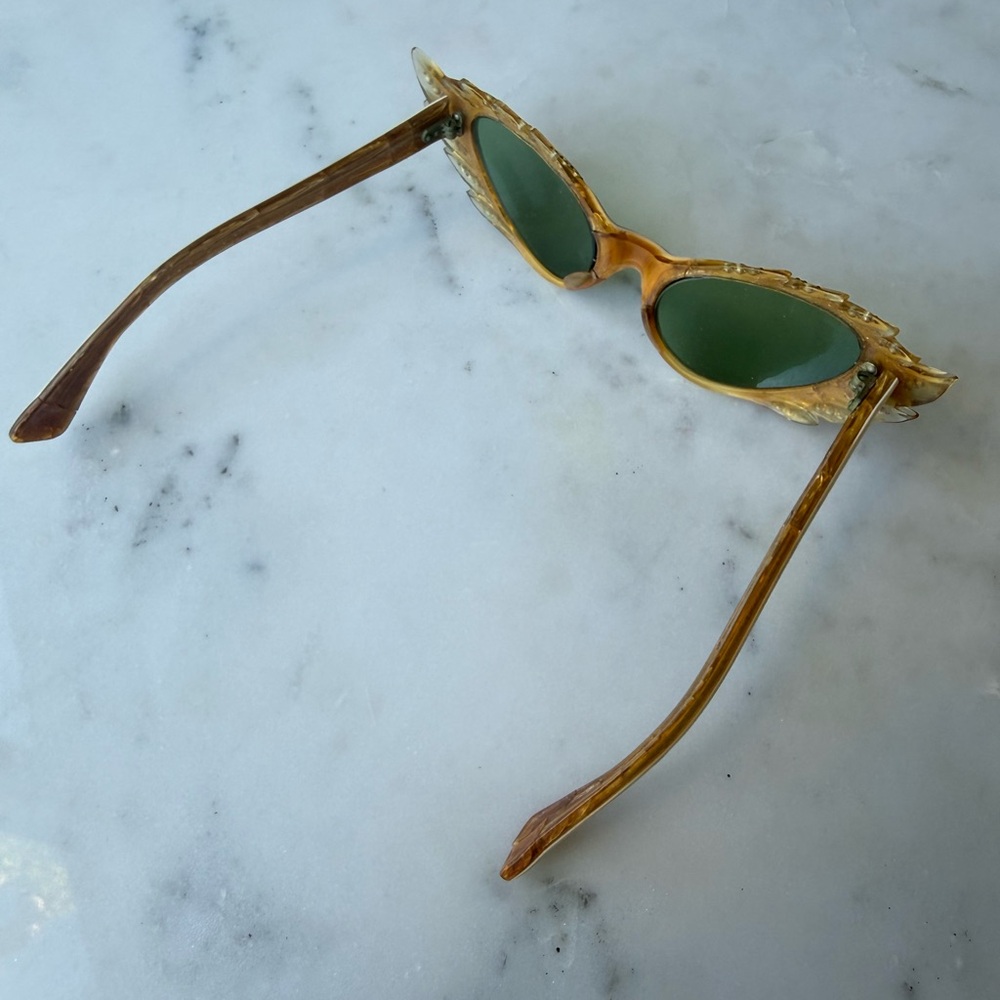 Vintage Cat Eye Sunglasses - Picture 4 of 4